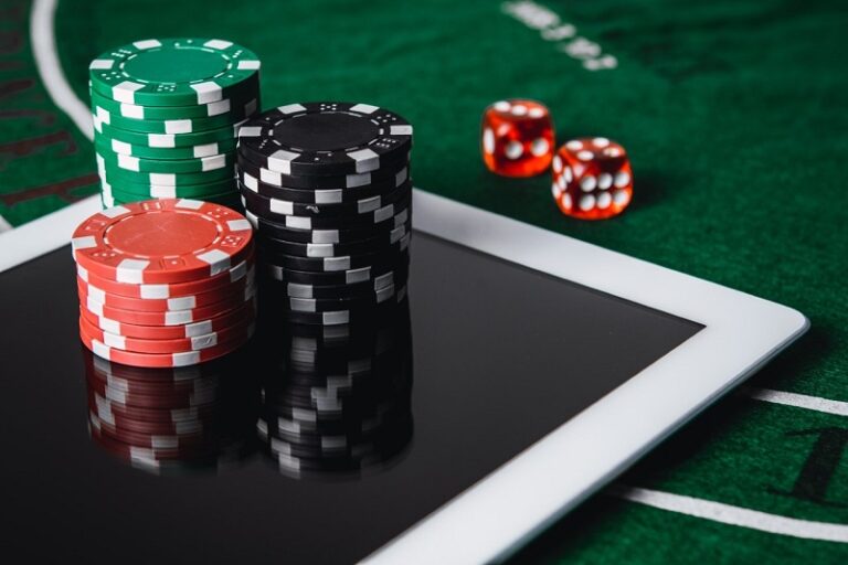 Why You Should Utilise An Online Gambling Service To Place Your Bets?