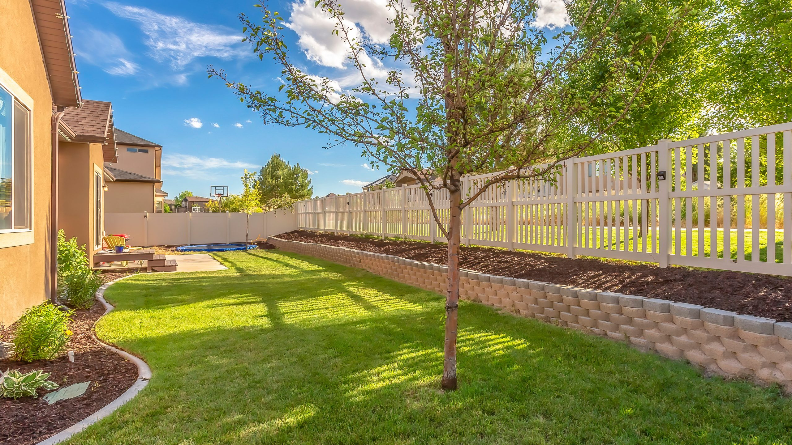 A Complete Guide to Choosing PVC Vinyl Fencing for Your Home